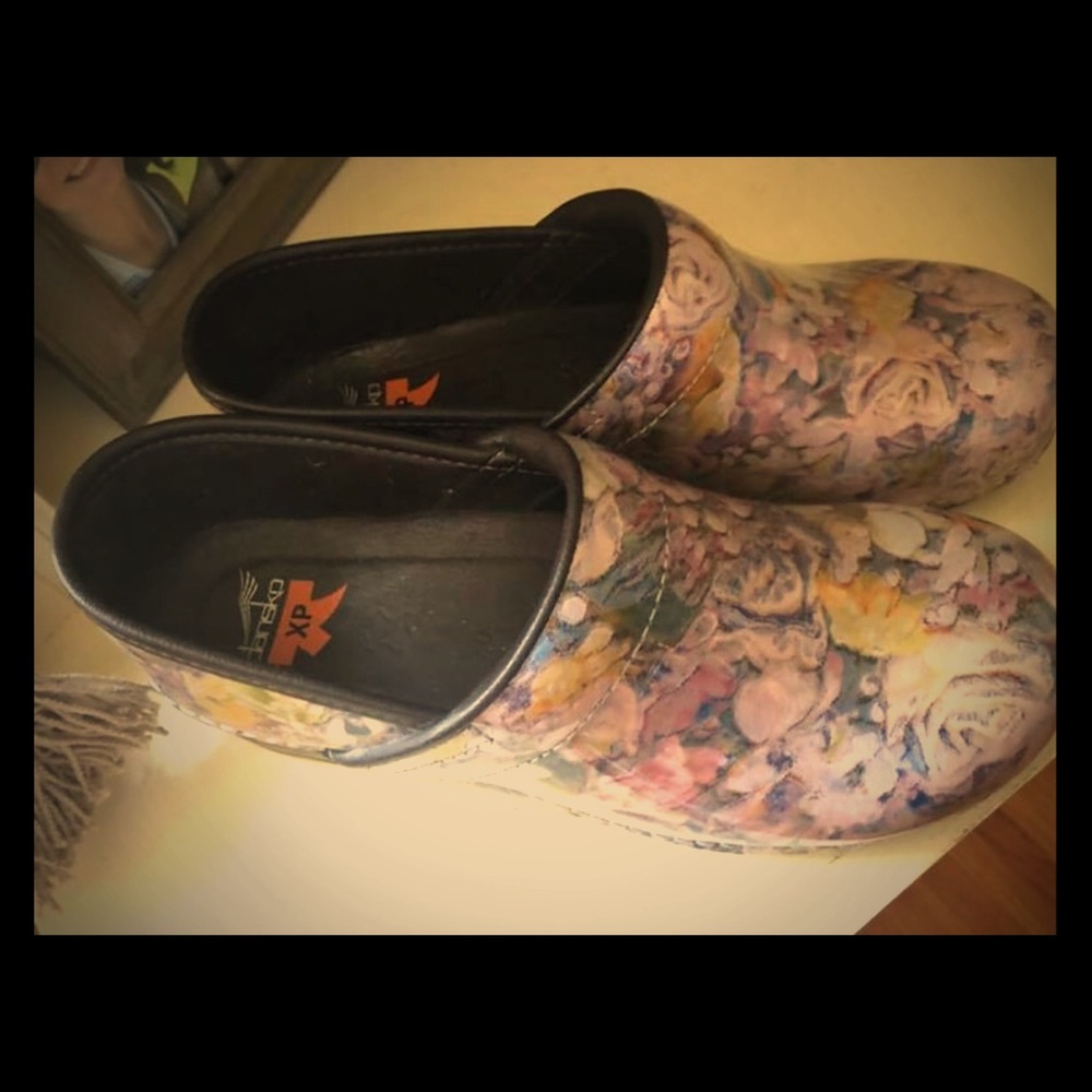 Like new Dansko floral clogs